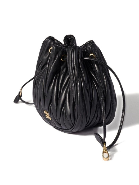 matelassé drawstring clutch bag<BR/><BR/> 5ND022 AFPPF0002 MIU MIU