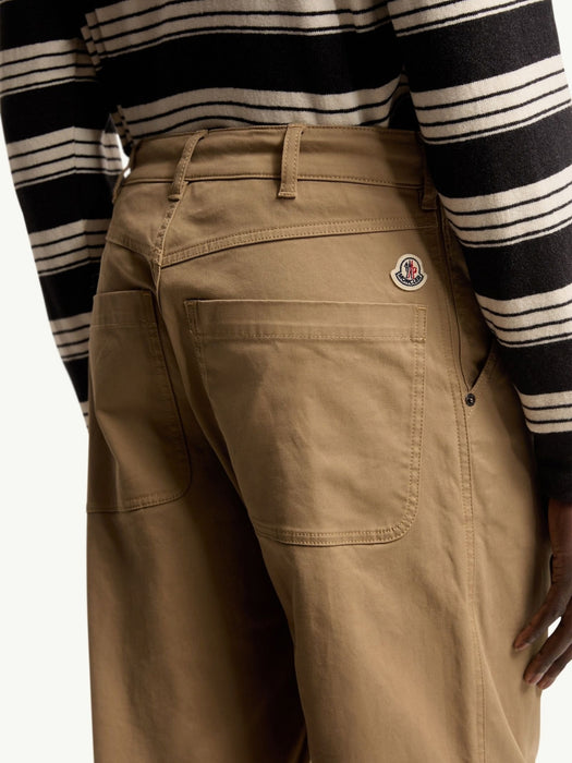 Logo-patch straight-leg trousers L2091 2A00030 598R1 206 MONCLER 