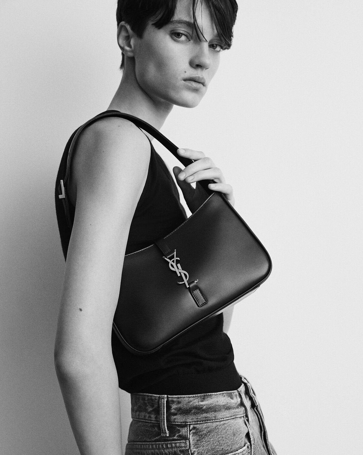 LE 5 À 7 in smooth leather 657228 2R20W1000 SAINT LAURENT 