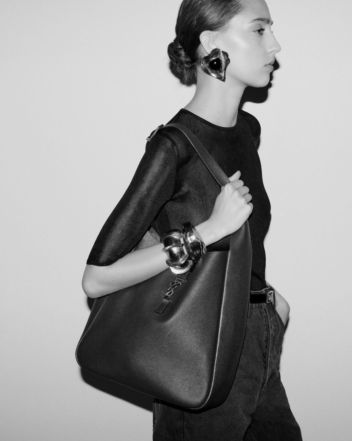 LE 5 À 7 supple LARGE in grained leather 753837 AACQG1000 SAINT LAURENT 