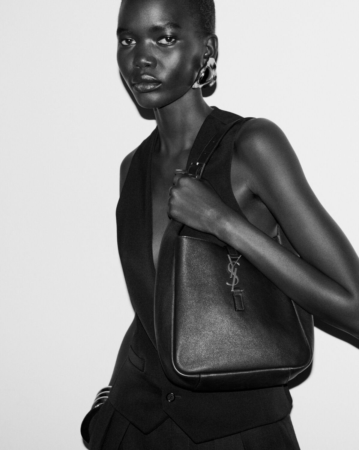 LE 5 À 7 supple small in grained leather 850533 AAAUQ1000 SAINT LAURENT 
