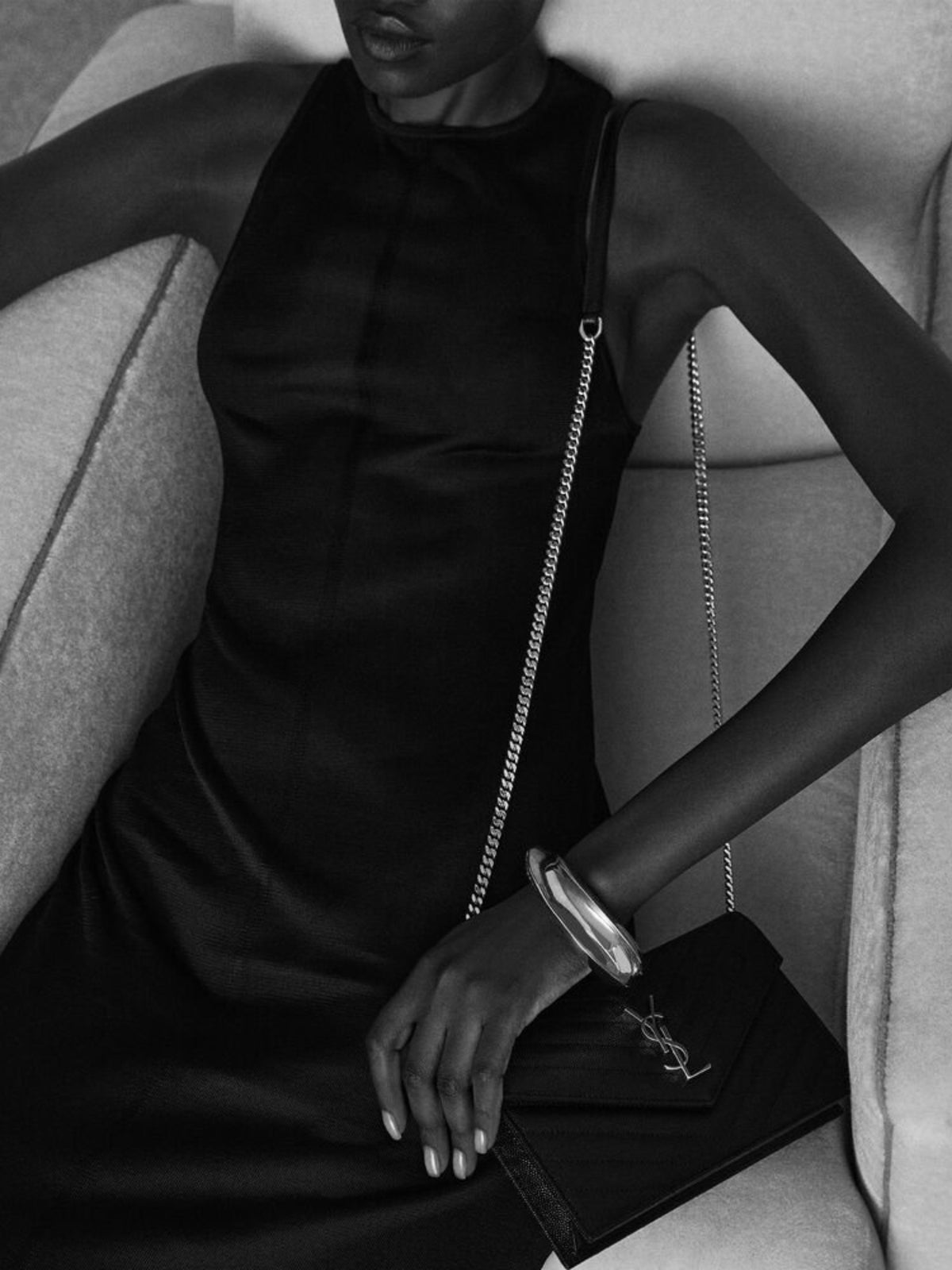 CASSANDRE ENVELOPE CHAIN WALLET IN GRAIN DE POUDRE LEATHER 857605 BOW011000 SAINT LAURENT 