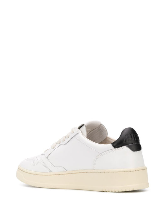 Medalist low-top sneakers AULMLL22 WHITE BLACK AUTRY 