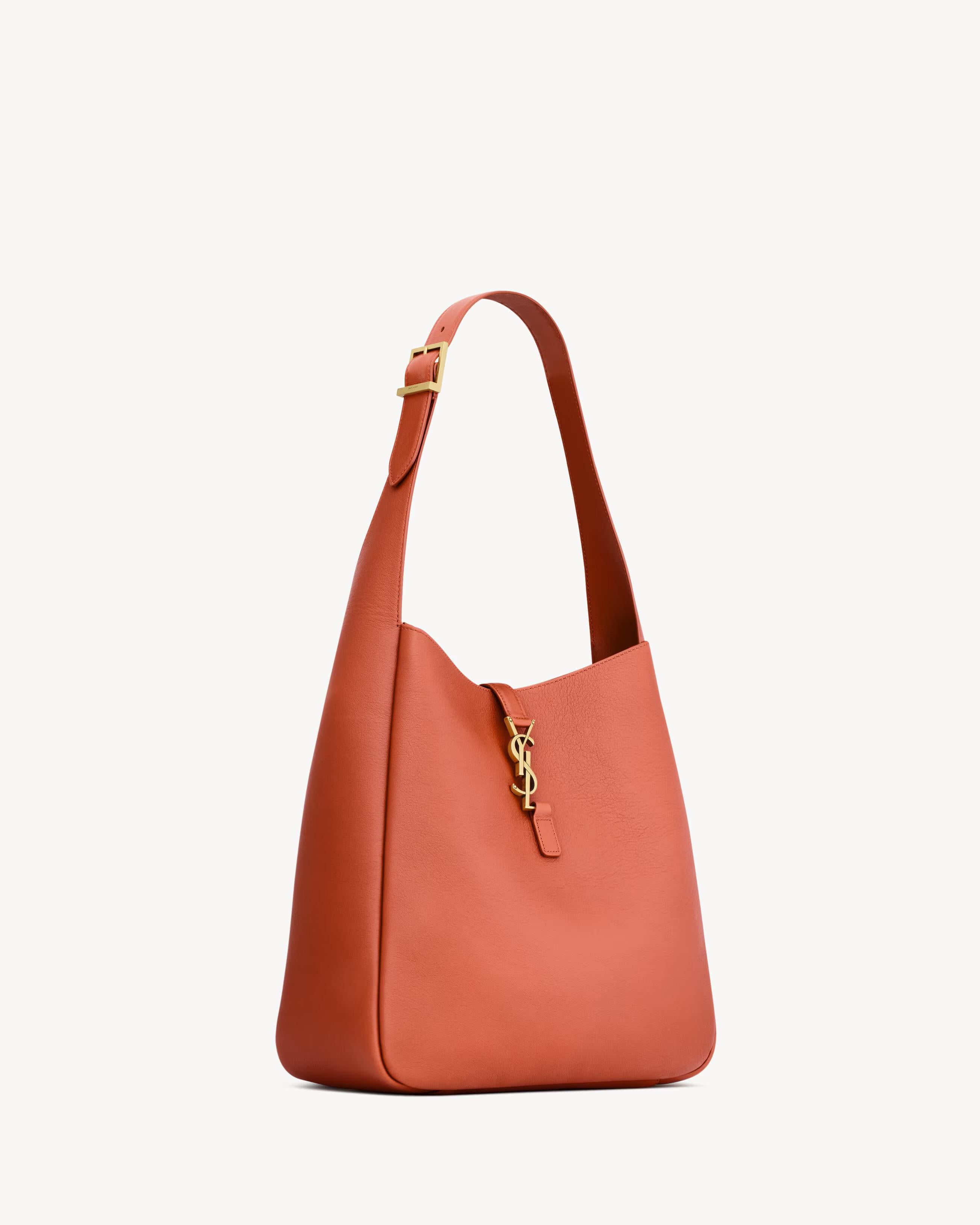 Le 5 À 7 supple large shoulder hobo bag<BR/> 850545 AAAUQ7993 SAINT LAURENT 