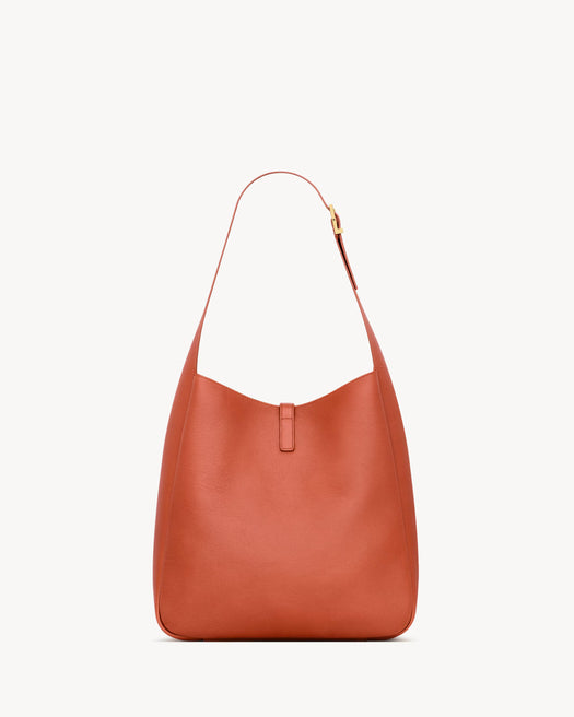 Le 5 À 7 supple large shoulder hobo bag<BR/> 850545 AAAUQ7993 SAINT LAURENT 